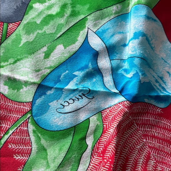 GUCCI Vintage 1970s Silk Floral Butterfly Scarf made in Italy - Picture 9 of 10